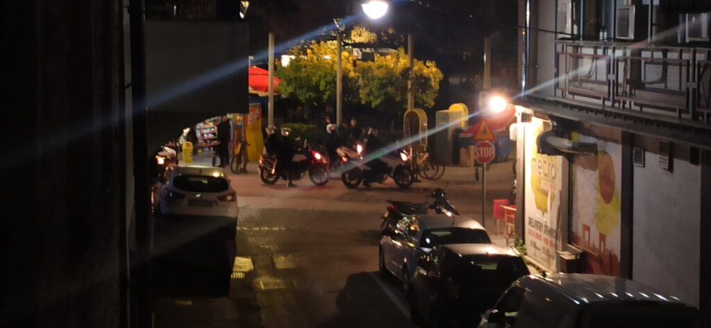 Έντονη αστυνομική παρουσία στην πλατεία Δεσποτικού στα Τρίκαλα 