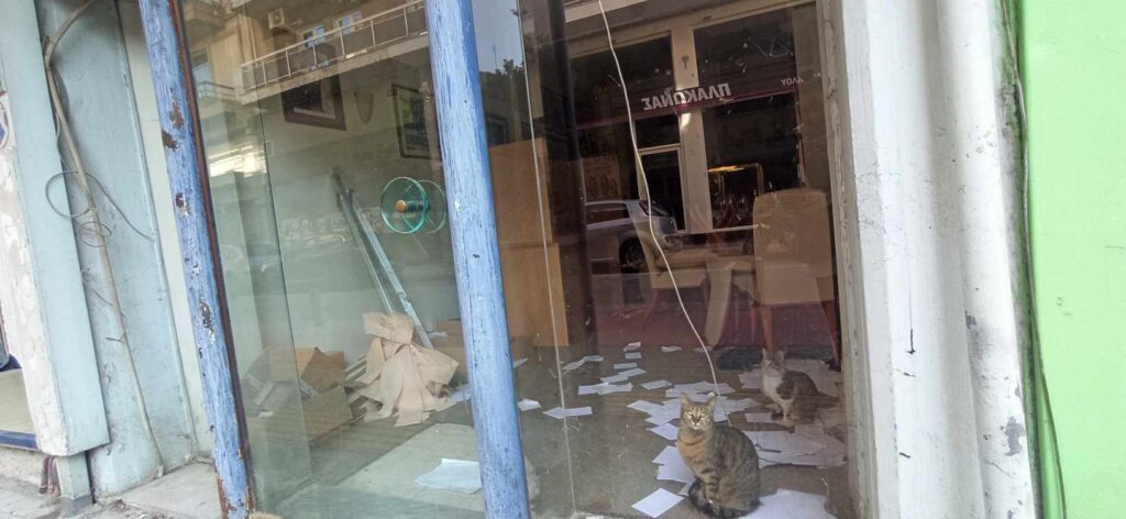 Μια υπέροχη… κατάληψη στο άλλοτε πολιτικό γραφείο του Σωτήρη Χατζηγάκη