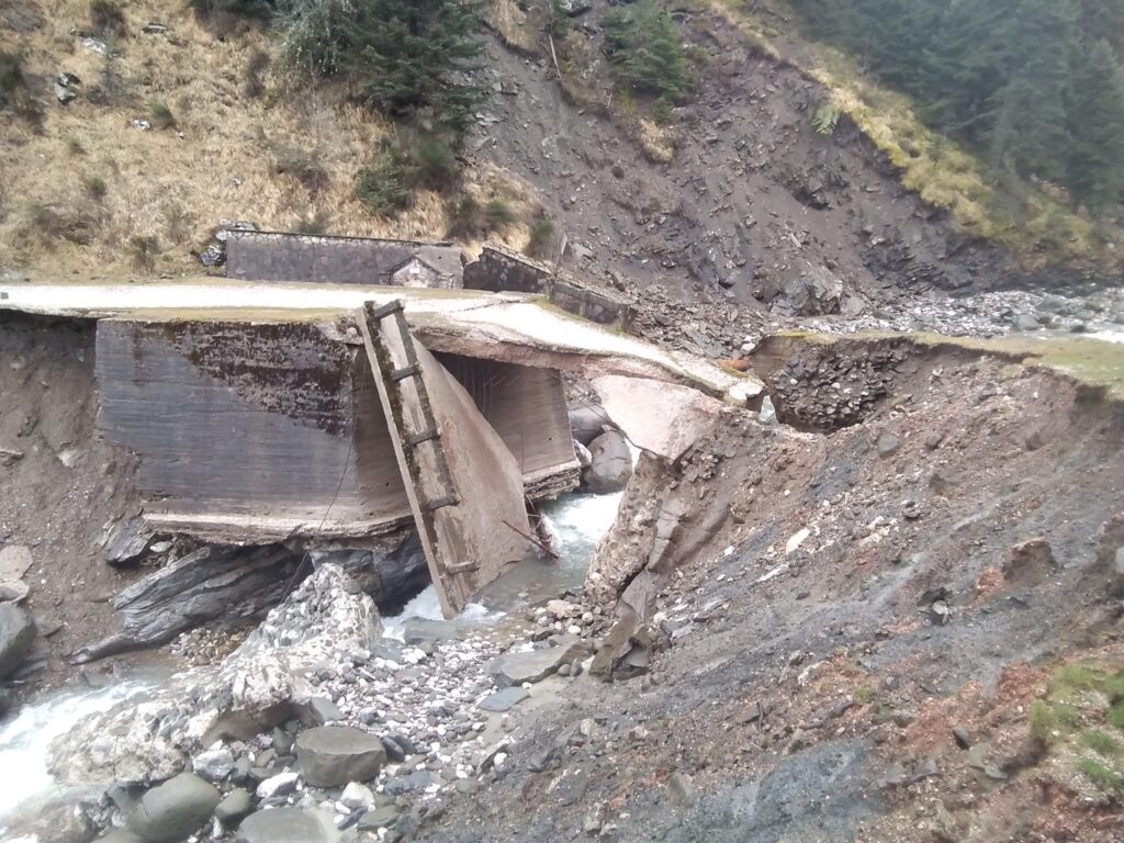 Κρανιά: Μια ανοιχτή πληγή στον Ασπροπόταμο (φωτο)