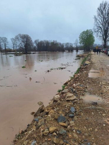 SOS από Βαλομάνδρι και Φωτάδα – Σε επιφυλακή Αγία Κυριακή και Μεγάλα Καλύβια (Φωτο)