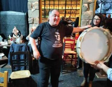 Ο πιο «ροκ» Τρικαλινός γιόρτασε γενέθλια με κλαρίνα!