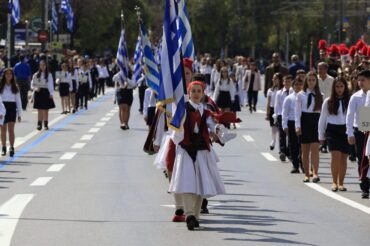 25η Μαρτίου: Ολοκληρώθηκε η μαθητική παρέλαση στην Αθήνα (ΦΩΤΟ)