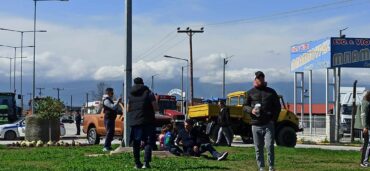 Ανυποχώρητοι οι αγρότες από τον κόμβο Μεγαλοχωρίου (φωτο&video)