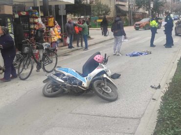 Σοκαριστικό τροχαίο με τραυματίες το μεσημέρι του Σαββάτου στα Τρίκαλα (φωτό)