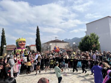 Πλήθος κόσμου και ξεφάντωμα στο 2ο Μουζακιώτικο Καρναβάλι