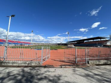 SOS εκπέμπει το Δημοτικό Στάδιο Τρικάλων … (ΦΩΤΟ)