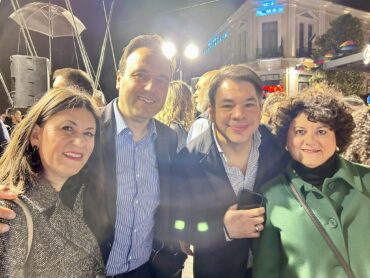 Στις αποκριάτικες εκδηλώσεις μαζί με Δ. Παπαστεργιου ο Πρέσβης των ΗΠΑ Γιώργος Τσουνης στα Τρίκαλα (φωτό και βίντεο)