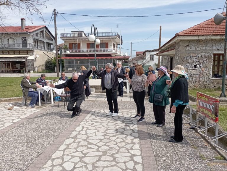 Καθαρά Δευτέρα στο Μεγαλοχώρι- Απέκτησε ζωή η πλατεία του χωριού( φωτό)