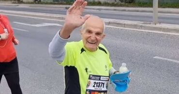 Ο 88χρονος κύριος Γιώργος - Ο γηραιότερος δρομέας του Ημιμαραθώνιου έτρεξε και μας κέρδισε την καρδιά