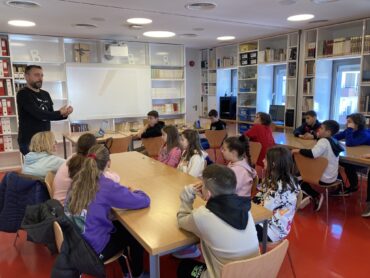 Επίσκεψη της ΣΤ΄ Τάξης του 1ου Δημοτικού Σχολείου Καλαμπάκας στην Βιβλιοθήκη