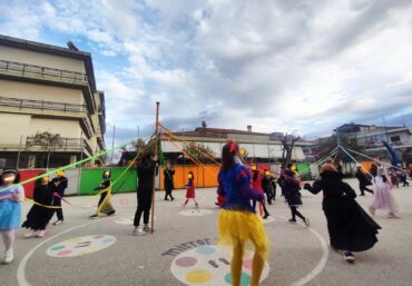 Αποκριάτικη γιορτή στο ΚΔΑΠ «ΦΡΟΥΡΙΟ» του Δήμου Τρικκαίων (φωτό)