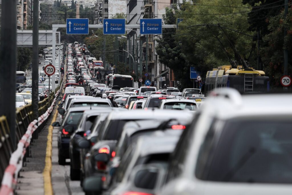 Επιστρέφουν οι εκδρομείς- Σε «επαγρύπνηση» η Τροχαία