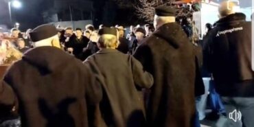 Τραγούδησαν το «Ζάρι» στα βλάχικα σε αποκριάτικο γλέντι (Video)