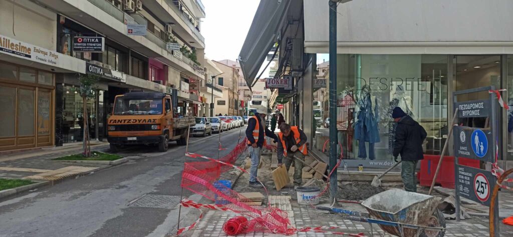 «Μαστόροι» στην κοπτοραπτική στα Τρίκαλα
