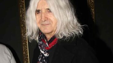 Διαψεύδει το περιβάλλον του Νίκου Καρβέλα ότι θα είναι υποψήφιος στις εκλογές