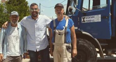 Ο «ιππότης της ασφάλτου» Γ. Καταβούτας ετοιμάζεται να κλείσει λακκούβες