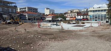 Κάτι κινείται επιτέλους στην Κεντρική Πλατεία Τρικάλων (φωτο)