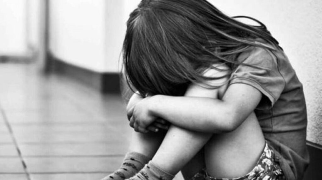 «Δεν θα πείραζα ποτέ την κόρη μου» - Όσα υποστηρίζει ο γιατρός που συνελήφθη για ασέλγεια