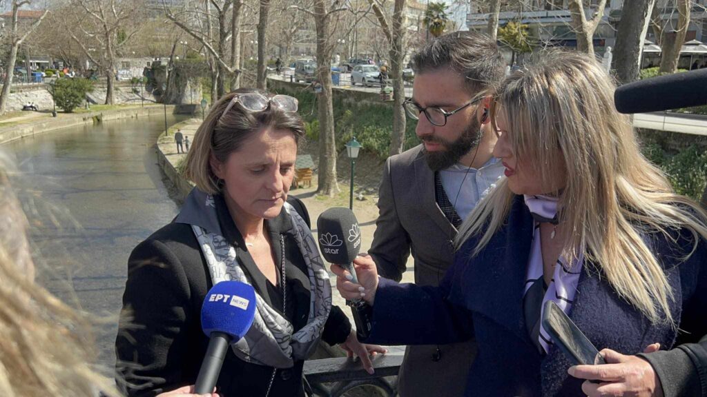 Τρίκαλα - Παρέλαση 25ης Μαρτίου: «Έχασα παιδί, πόσο κοστίζει η ζωή του; Να μου δώσει κανείς τον τιμοκατάλογο! Ντροπή» (Video)