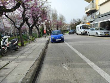 Δημοφιλές... πάρκινγκ ο ποδηλατόδρομος στα Τρίκαλα