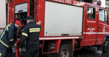 Φωτιά σε διαμέρισμα στο κέντρο της Αθήνας – Κλειστή η Αριστοτέλους