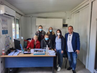 Τρίκαλα: Συνεχίζονται οι εμβολιασμοί των παιδιών Ρομά (φωτό)