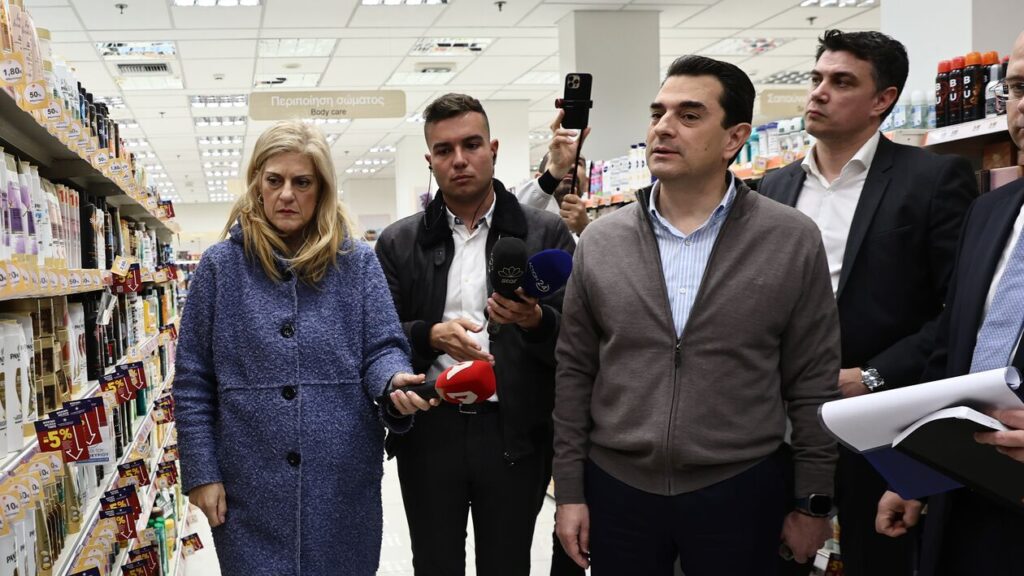 Από σήμερα οι μειώσεις τιμών στα ράφια - Αυτοψία Σκρέκα στα σούπερ μάρκετ