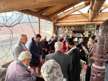 Κοπή βασιλόπιτας στο Παλαιοχώρι Καλαμπάκας - Αβραμόπουλος: «Θέλουμε τα χωριά μας ζωντανά» (ΦΩΤΟ)