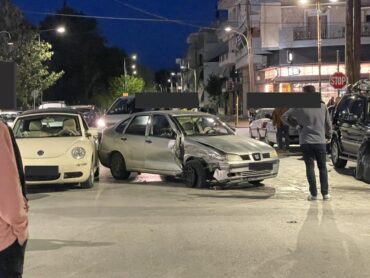 ΙΧ παρέσυρε 15χρονο και προσέκρουσε σε άλλα τέσσερα οχήματα (ΦΩΤΟ)