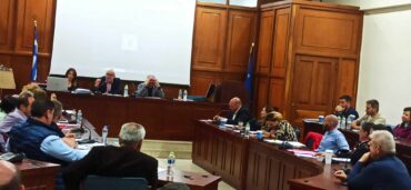 Το θέμα των απευθείας αναθέσεων και ο Συνήγορος του Δημότη έβαλαν «φωτιά» στα έδρανα του ΔΣ (ΒΙΝΤΕΟ)