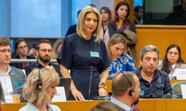 Η Μαρία Καρυστιανού ξανά στις Βρυξέλλες - Θα μιλήσει σε εκδήλωση της Έλενας Κουντουρά