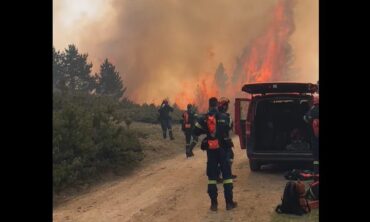 Ανεξέλεγκτη για τρίτη μέρα η φωτιά στα Πιέρια Όρη