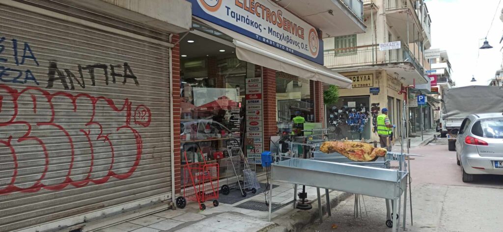 «Στήνουν» τις σούβλες οι Τρικαλινοί