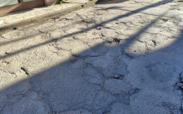 Έργα ακούμε, έργα δεν βλέπουμε