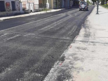 Ανάσταση!!! Έπεσε επιτέλους άσφαλτος στην Καρδίτσης (ΦΩΤΟ)