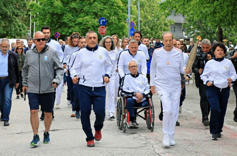 Με στυλ και... ύφος το βάδισμα του Κουρέτα στα Τρίκαλα
