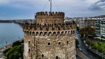 Τραγωδία στη Θεσσαλονίκη: Άνδρας έπεσε από τον Λευκό Πύργο (VIDEO)