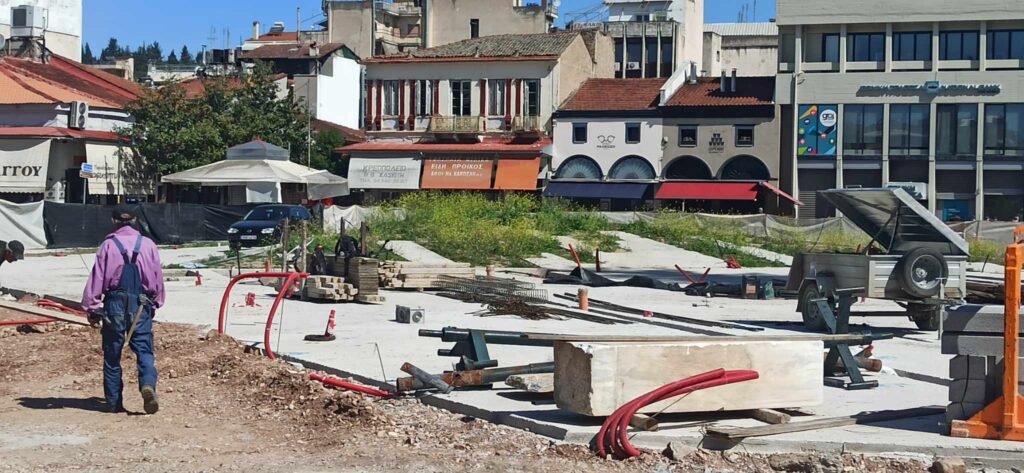Ήρθε η Άνοιξη στην… Κεντρική Πλατεία Τρικάλων