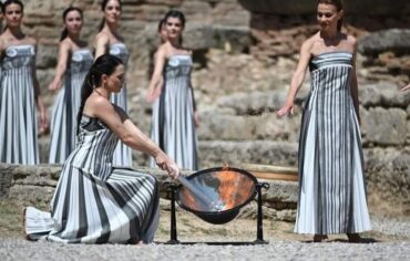 H Τρικαλινή Μαίρη Μηνά στην Τελετή αφής της Ολυμπιακής Φλόγας 2024 (ΦΩΤΟ)