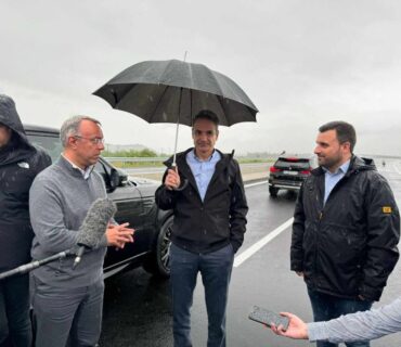 Στάση Μητσοτάκη σε Καλαμπάκα μέσω Ε-65 (VIDEO)