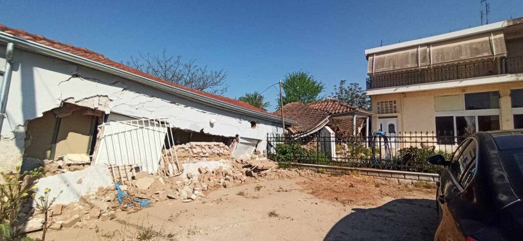 Παραπόταμος: Το χωριό του Ν. Τρικάλων που μετά τη λάσπη βυθίζεται στην… αδιαφορία (ΦΩΤΟ)