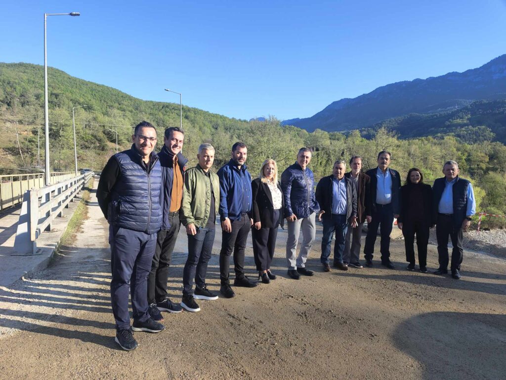 Μετά τη γέφυρα Ροπωτού, παίρνουν σειρά η "Μπέλευ" στη θέση "Τσίτος" και η ιρλανδικού τύπου διάβαση στα Στουρναρέικα