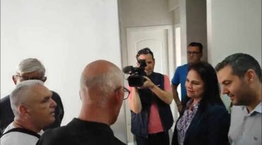 Διαμαρτυρία στο πολιτικό γραφείο του Κώστα Σκρέκα στα Τρίκαλα (ΦΩΤΟ&ΒΙΝΤΕΟ)