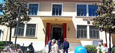 Στην ουρά για το Δώρο του Πάσχα στα Τρίκαλα