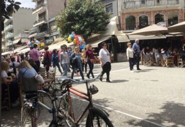 Πότε ανοίγουν σήμερα τα καταστήματα στα Τρίκαλα