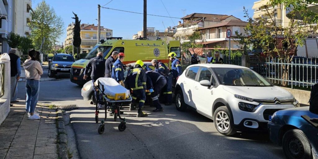 Τροχαίο στη Λάρισα με μία γυναίκα εγκλωβισμένη (ΦΩΤΟ)