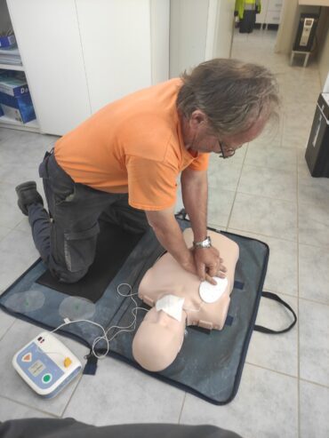 Συνεχίζεται η εκπαίδευση σε πρώτες βοήθειες από τον Ερυθρό Σταυρό Τρικάλων