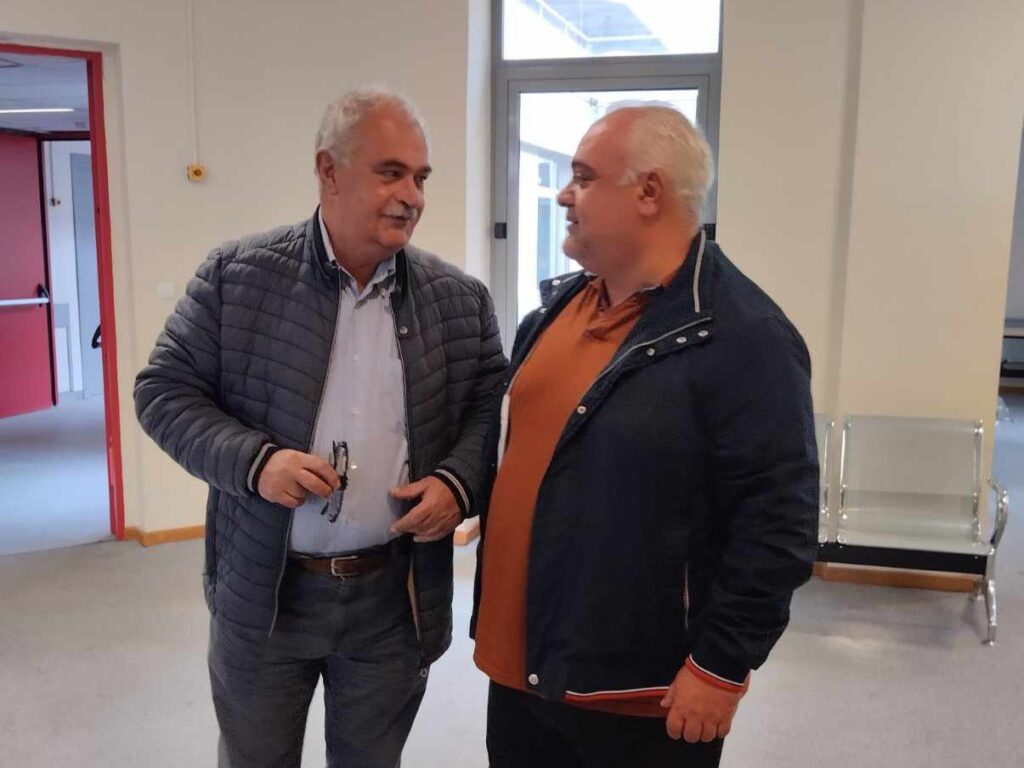 Στέφανος Τσουρβάκας και Βάιος Τάσιος κάτω από τις άσπρες μπλούζες