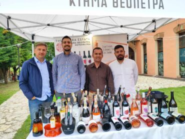 «Το 'τσουξαν» οι Τρικαλινοί - Εντυπωσίασαν οι ποικιλίες Θεσσαλικών κρασιών και αποσταγμάτων (ΦΩΤΟ+VIDEO)