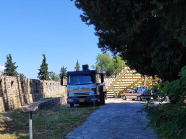 Τρίκαλα: Κάτι κινείται στο υπαίθριο Δημοτικό Θέατρο - Στο σημείο συνεργείο (ΦΩΤΟ)